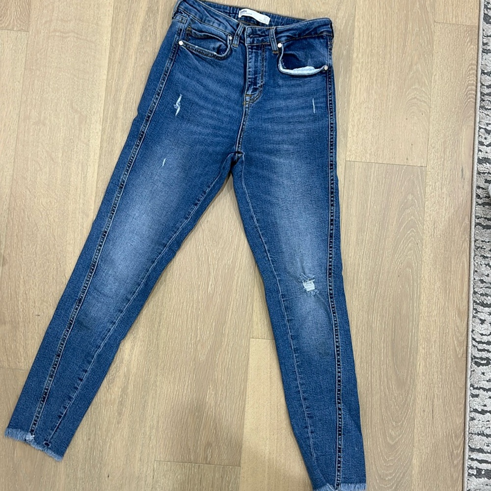 Zara skinny jeans with distressed tears size 04